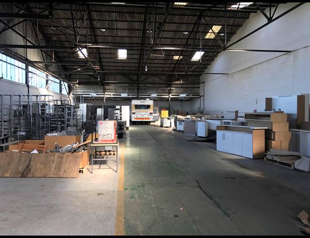 1,240M² FACTORY TO LET IN PAROW INDUSTRIAL